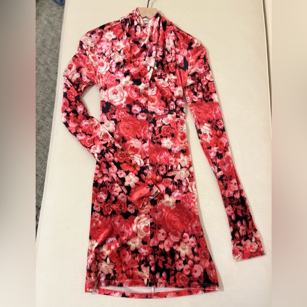 The Andamane Pink Floral Bodycon Mini Dress with Romantic Y2K Style